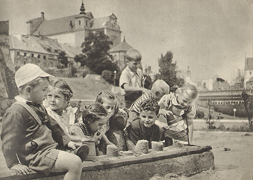 Warszawa naszych dni Антикварное издание Сохранность: Хорошая Издательство: Prasa, 1954 г Мягкая обложка, 180 стр Тираж: 20000 экз инфо 9855g.